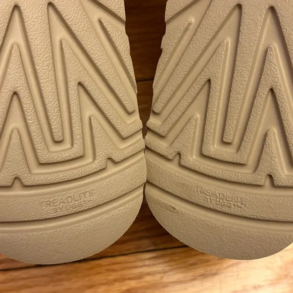 NEW IN BOX UGG Classic Ultra Mini Light Pink Blossom Ankle Boot Womens US 8 - Picture 9 of 10